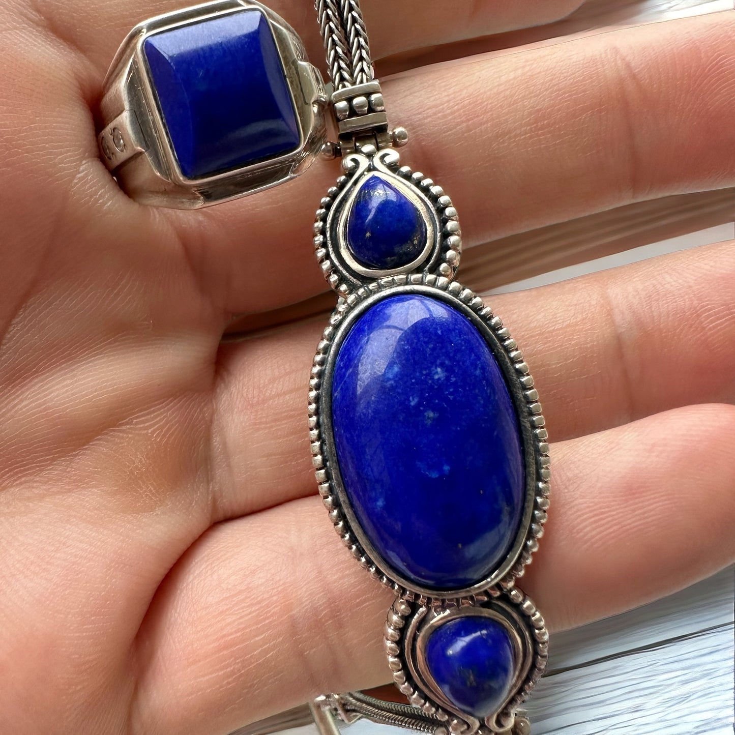 Lapis lazuli armband och en ring