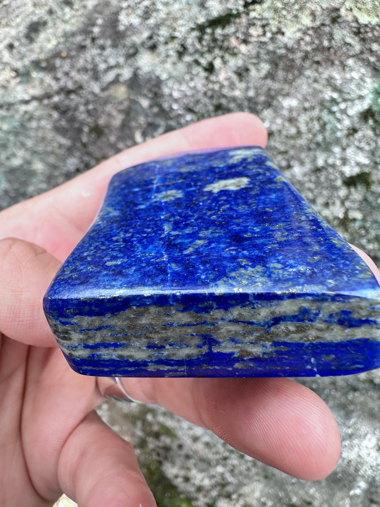 Natural lapis lazuli stone