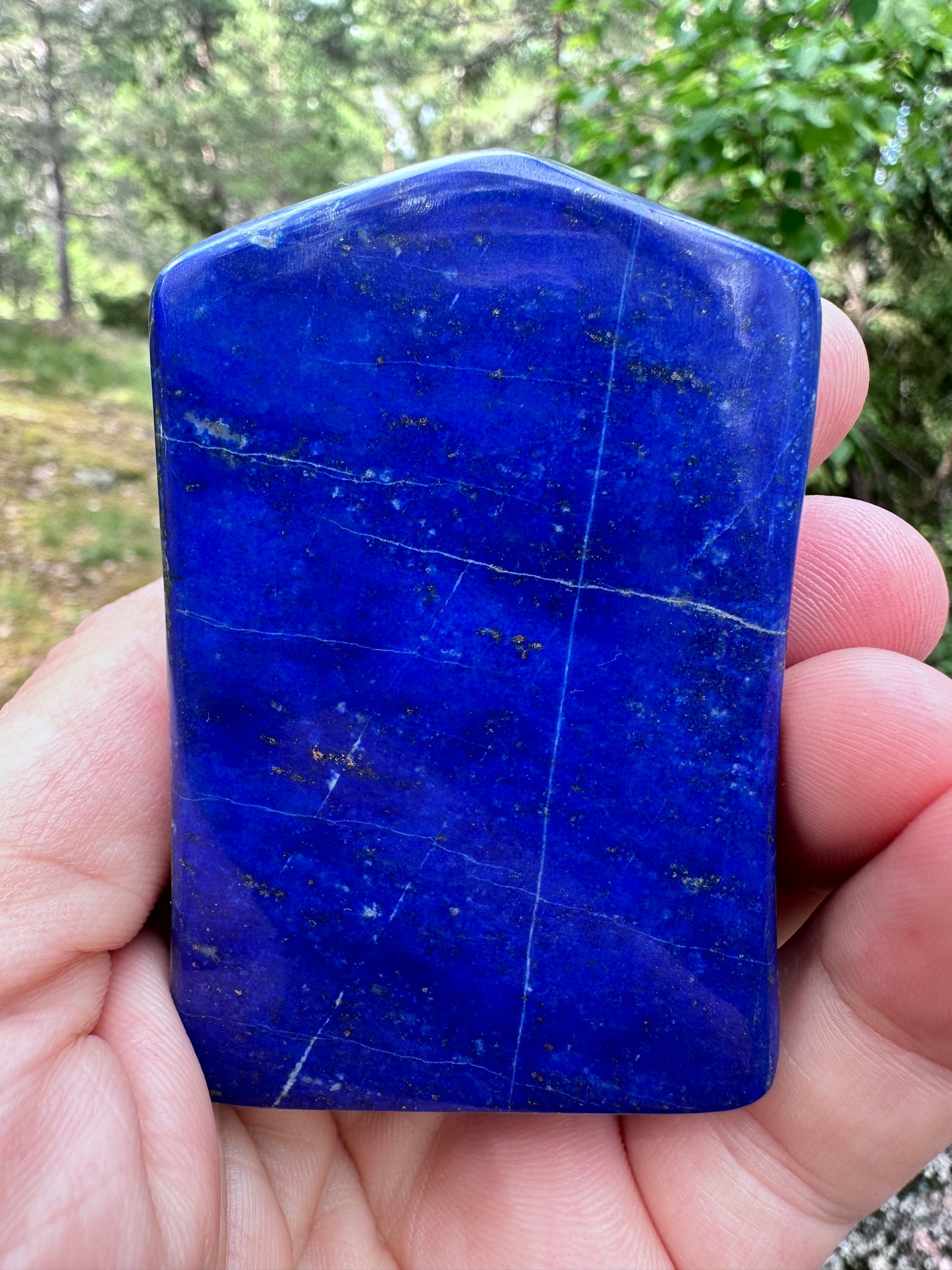 Natural lapis lazuli stone