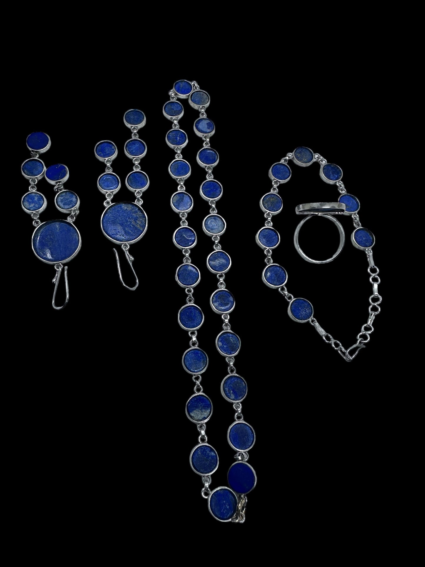 Lapis lazuli jewelry set inn silver.