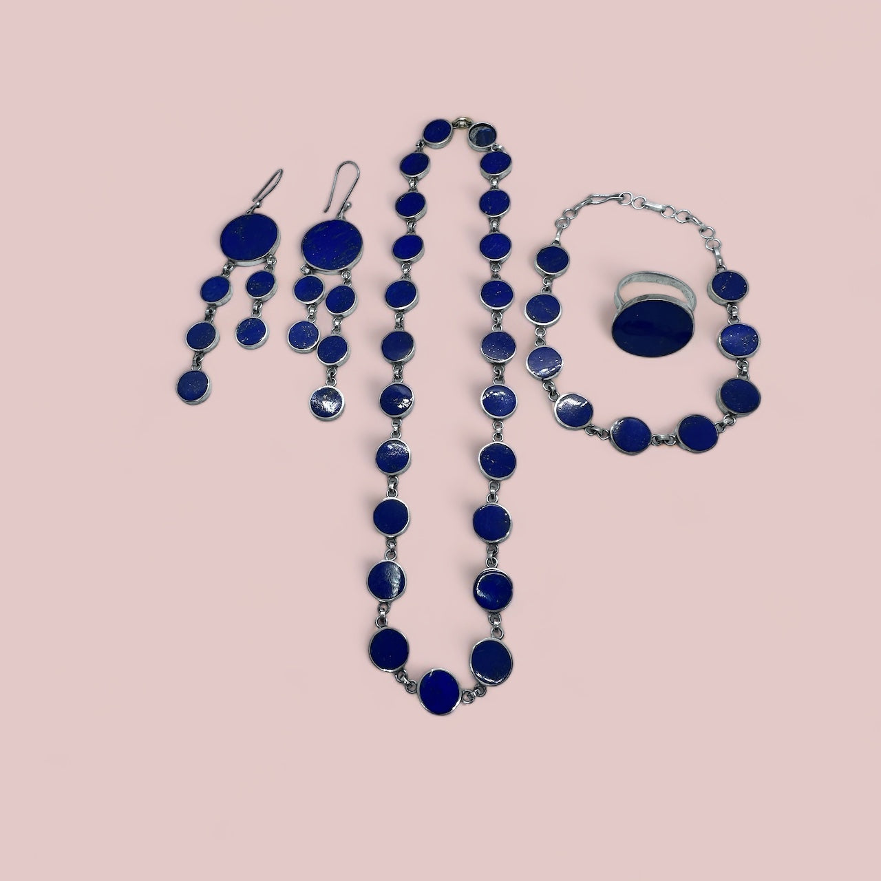 Lapis lazuli jewelry set inn silver.