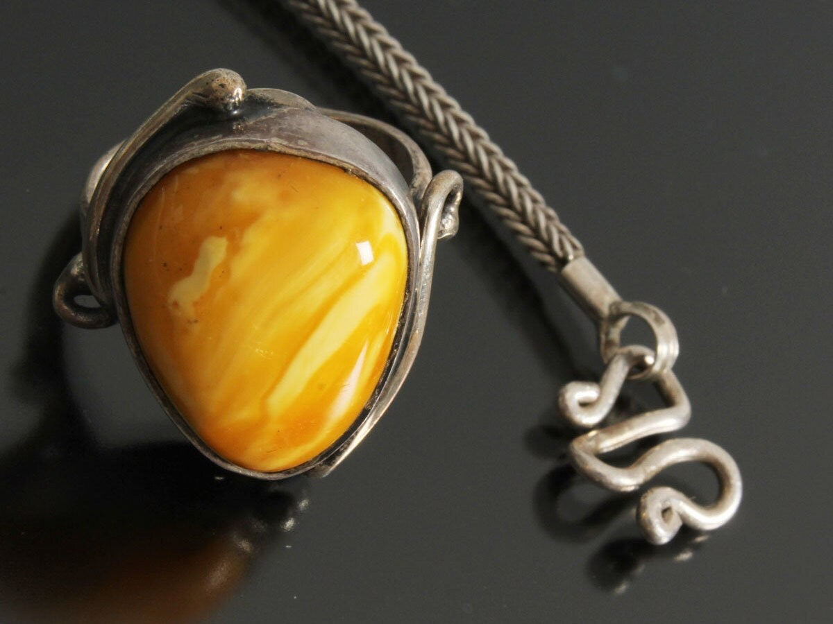 Amber pendant, a ring and a bracelet in silver 58 grams.