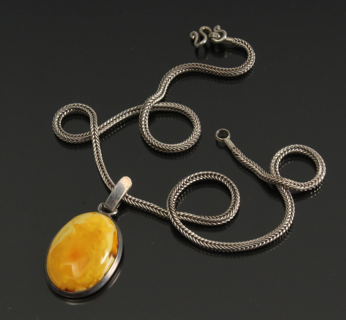 Amber pendant, a ring and a bracelet in silver 58 grams.