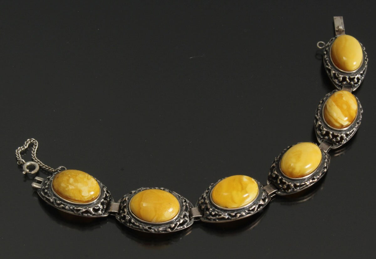 Amber pendant, a ring and a bracelet in silver 58 grams.